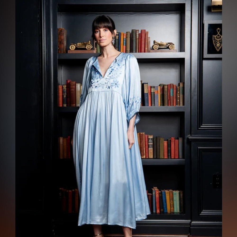 Mi Golondrina VIOLETA SPECIALTY LONG DRESS
Violeta Azules size Small